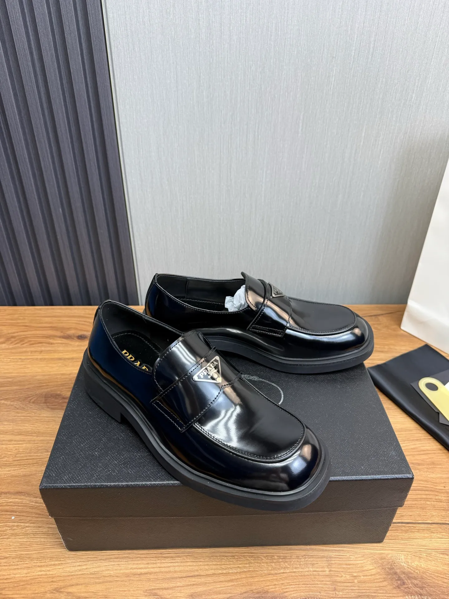 Men's shoes 💰840💰 [PRADA] New models synchronized with the official website, high-quality shipments ✔️Hot-sellers🔥 Original cowhide. Open edge beaded cowhide + cowhide lining, 1🆚1 replica, original lightweight foam outsole, 38-45 (men's 38.45 custom-made, non-refundable)